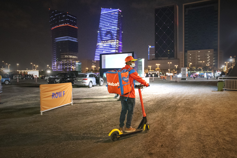 talabat and Loop hosted the region’s first outdoor event with e-scooter food delivery at Ajyal Drive-in Cinema.