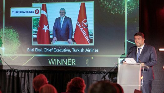 Turkish Airlines CEO Bilal Ekşi receives award on Executive Leadership